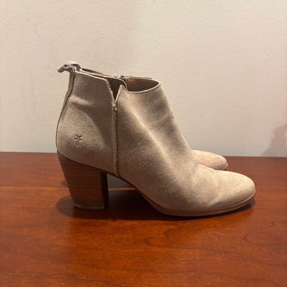 Frye Women's Meghan Ankle Booties in Tan Size 7 - Picture 6 of 13